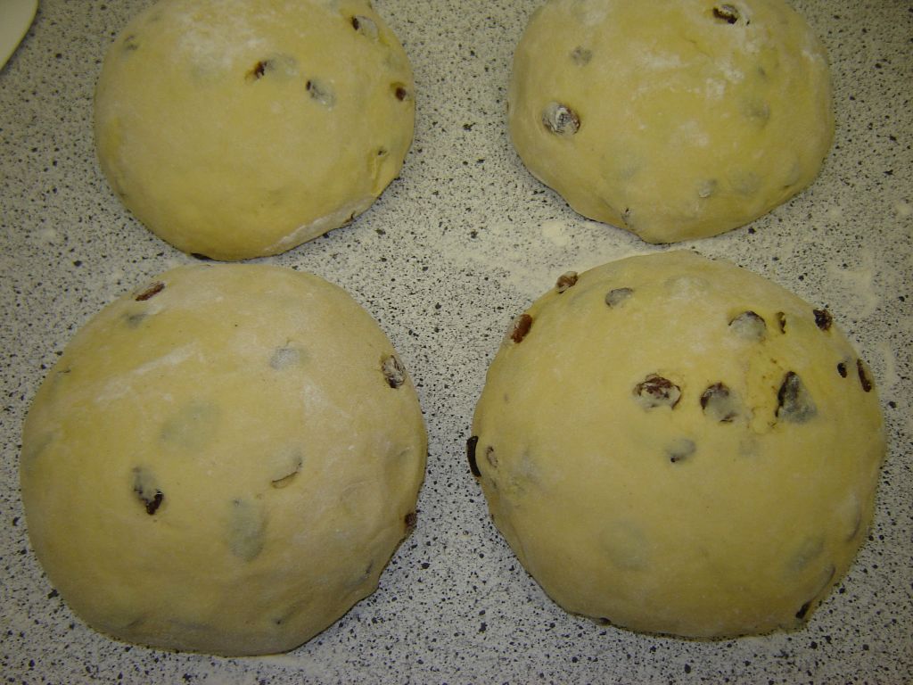 Maisbrot mit Rosinen 09.jpg