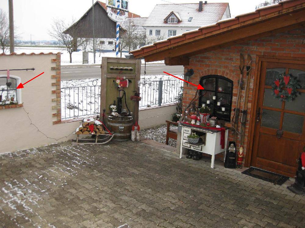 Gartenhaus mit Stallfenster.jpg