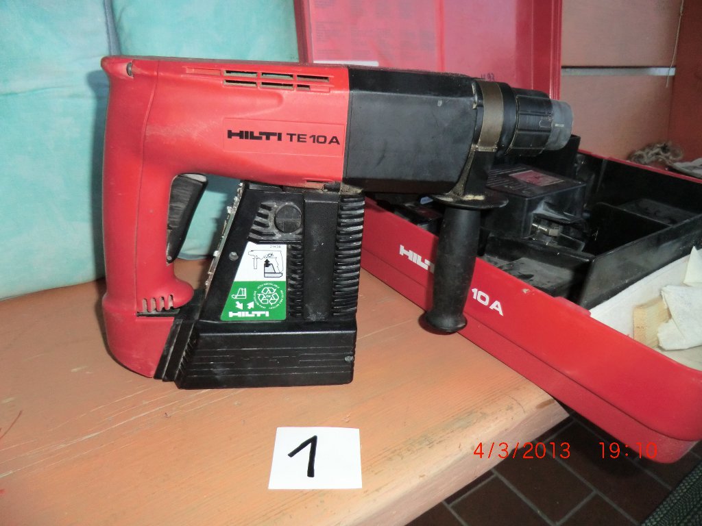 Akku-Hilti.JPG