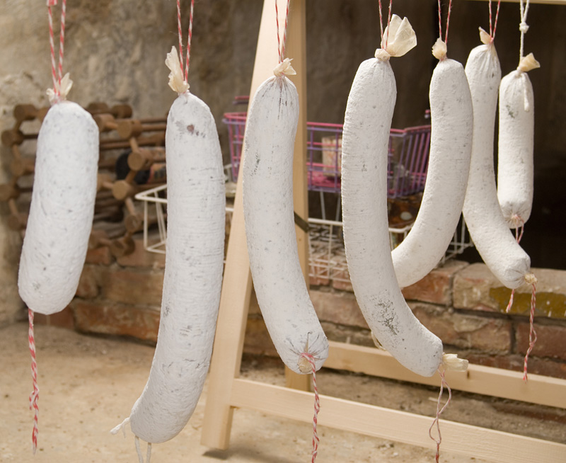 Wildschweinwurst mit Pinienkernen &amp; Edelschimmel