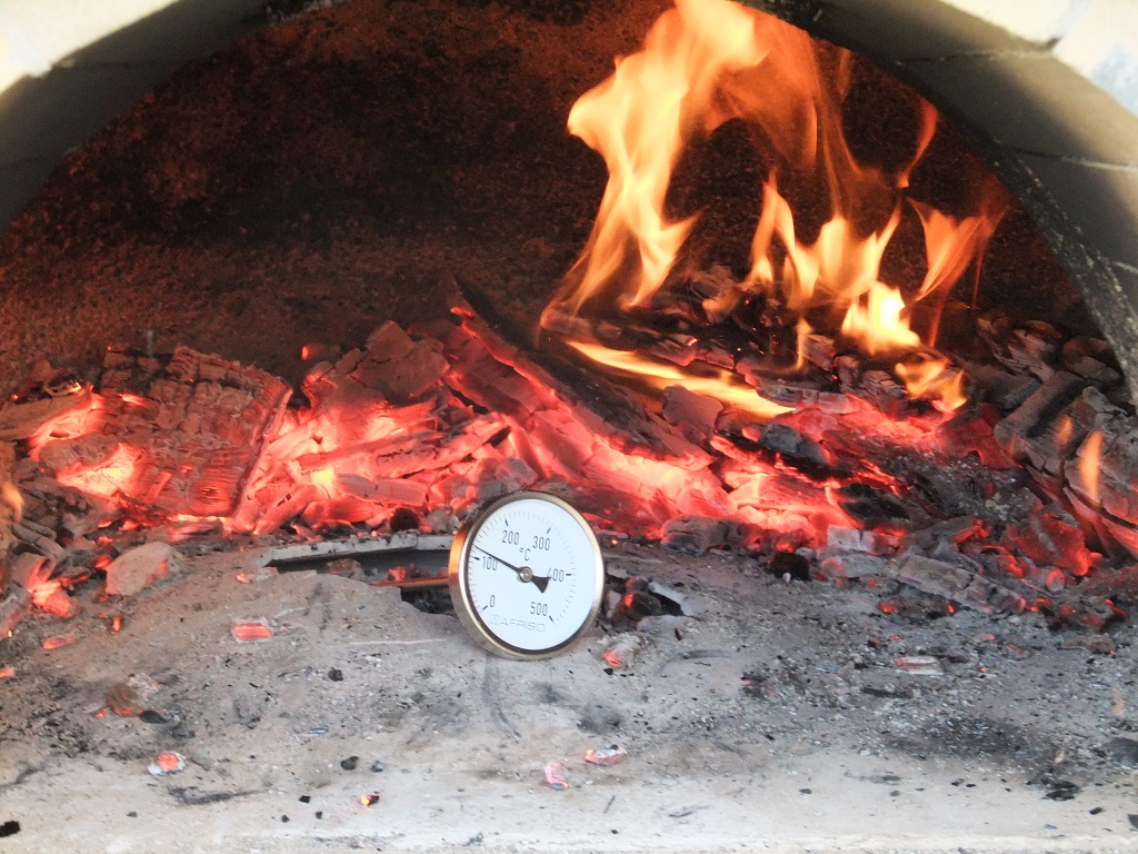 Temperatur und da verabschiedet sich unsere erste Schamottmörtelausgleichsschicht