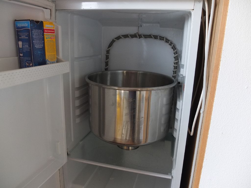 passt - wenn auch noch mit "Untersetzer"