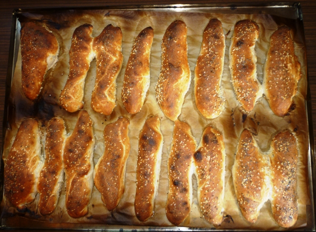 Die heißen Seelen etwas abkühlen lassen und dann vom Blech nehmen.