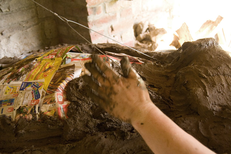 so sieht es beim Lehmverarbeiten aus - Maurerkelle ist überflüssig