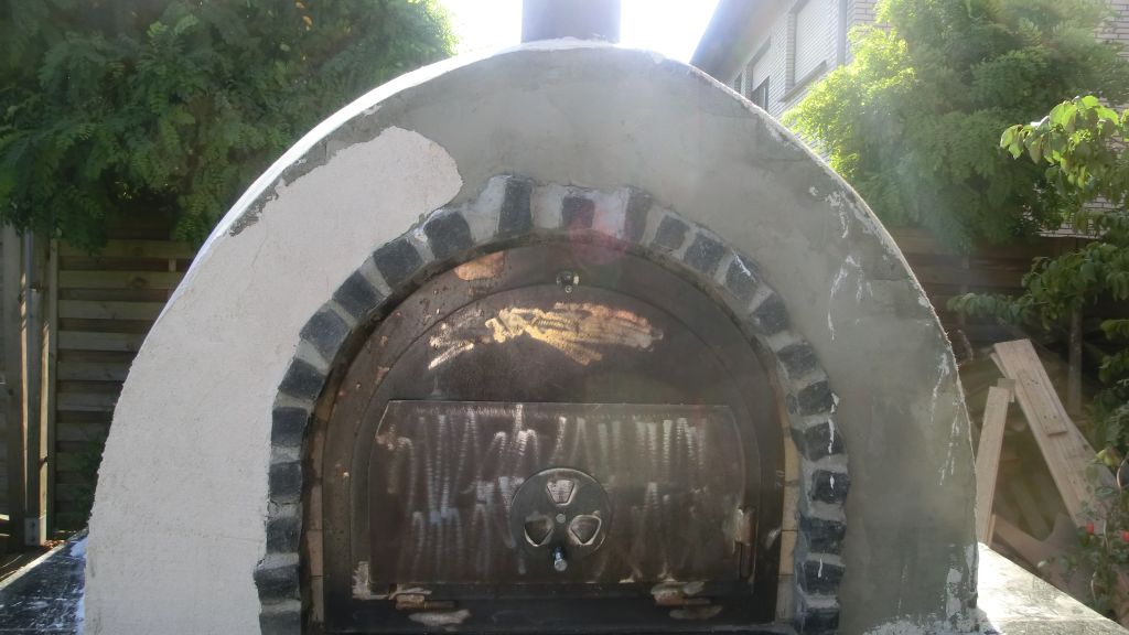 Marmorit SM 700 wird aufgetragen