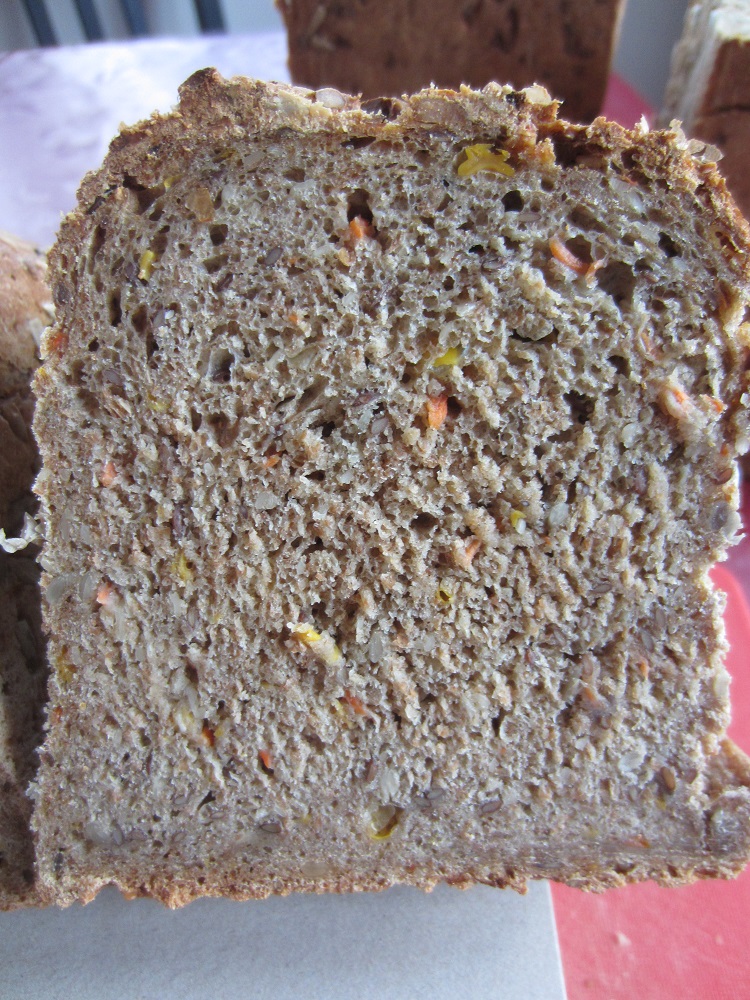Anschnitt Brot aus dem Backrahmen.JPG