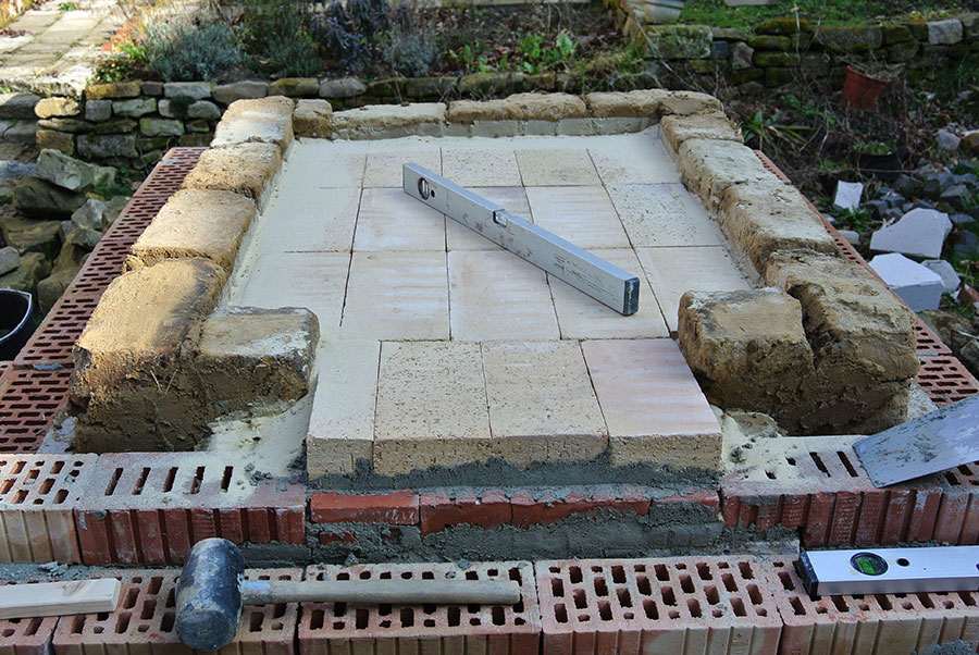 Backboden: 5cm Schamotteplatten