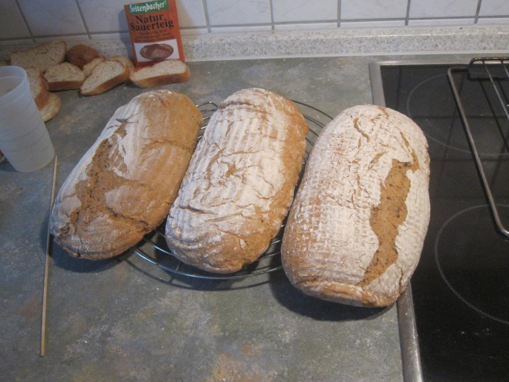 Brote fertig gebacken.jpg