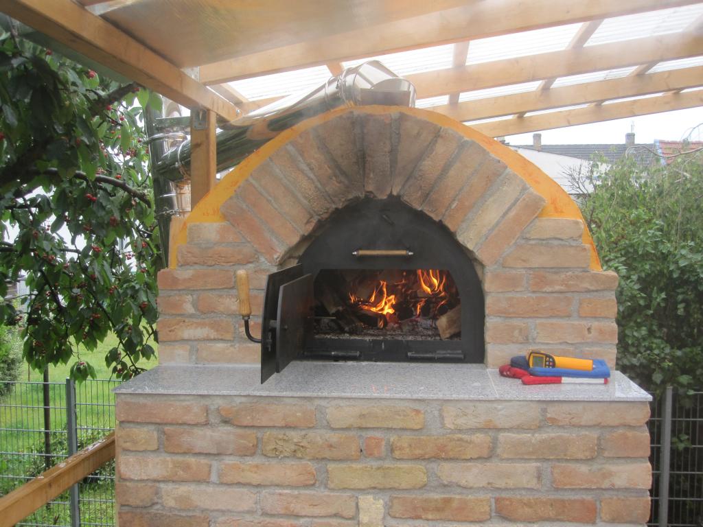 Spanferkel Anfeuerung 10.30 Uhr Bild 2.jpg