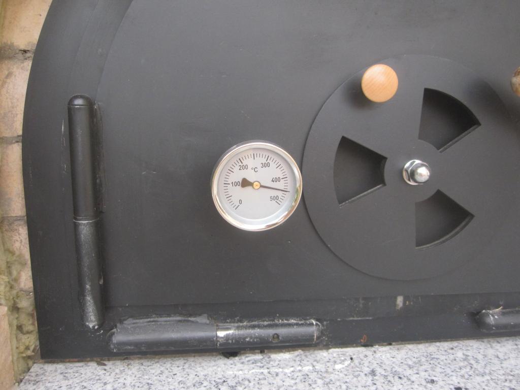 Spanferkel Anfeuerung Temperatur beim einheizen.jpg