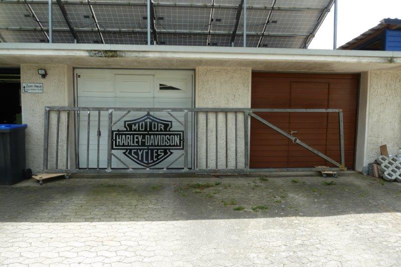 Das wird ein freitragendes Hofschiebetor mit 4m öffnungsbreite.....