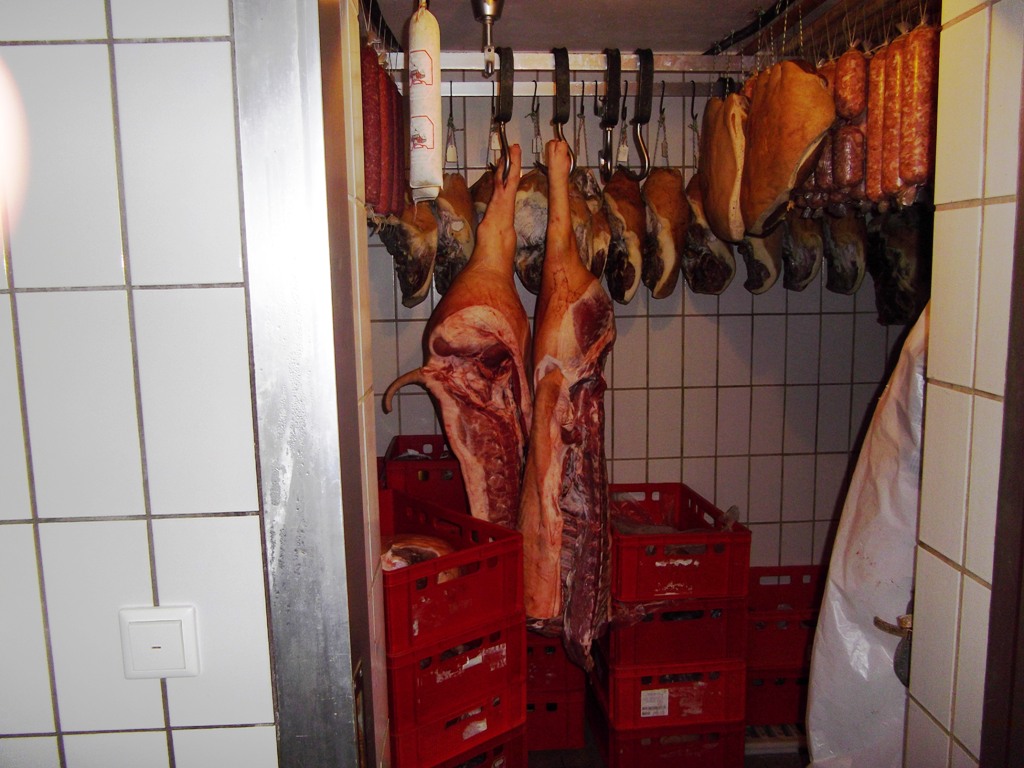 Die beiden Resthälften.<br /><br />Kann man näher zoomen.