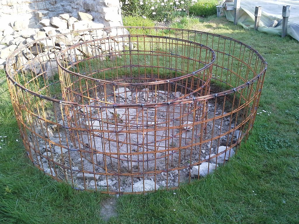 So sieht der Korb für den Grill aus , der dann mit den restlichen Natursteinen befüllt wird