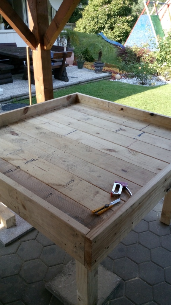 Das Grundgestell aus Holz