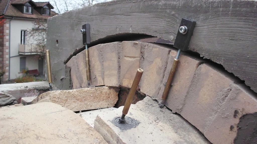 Halterung gebrochener Gewölbestein