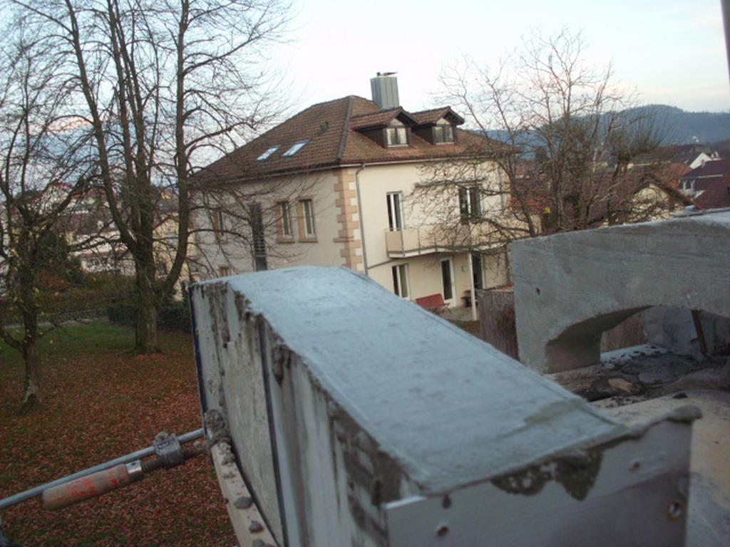 mit Beton aufgefüllt