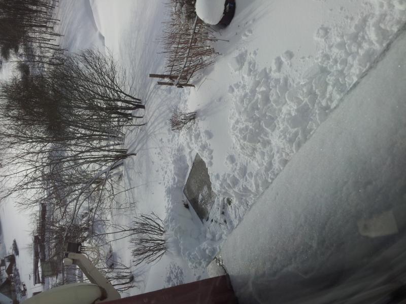 Bodenplatten von 50 cm Neuschnee befreit 03.04.2015