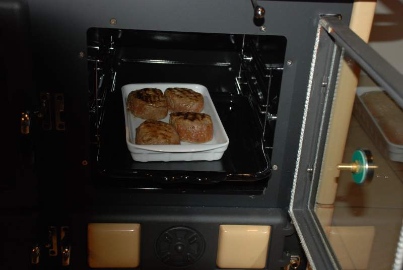 Frikadellen nach dem Anbraten in den HB