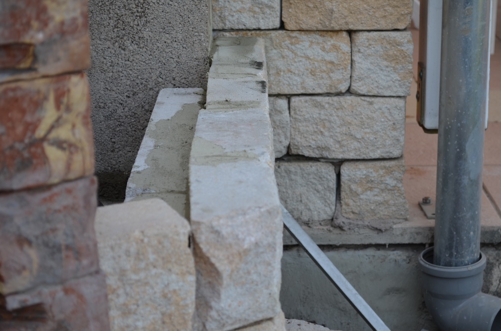 Steinbackofen aussenmauer 2.jpg