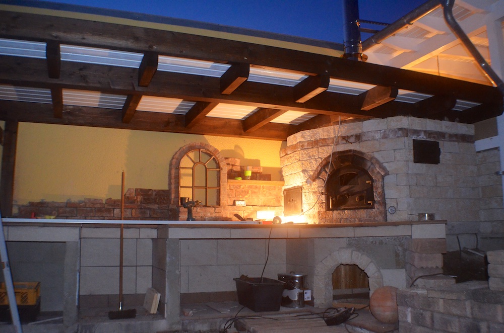 Außenküche Dach 2.jpg