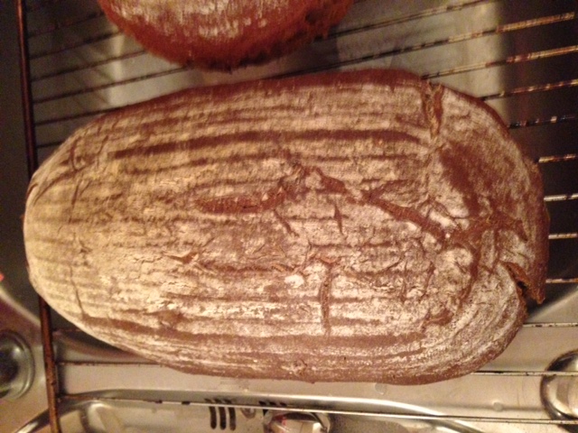 Das längliche Brot nach dem Backen