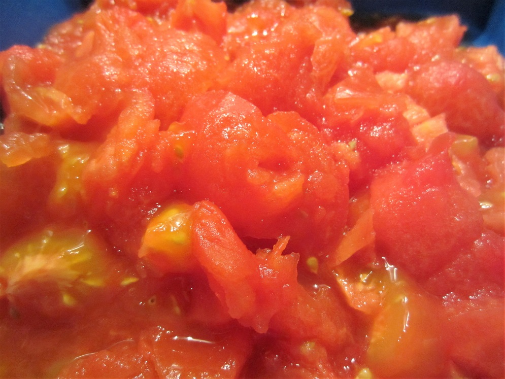 Tomaten kleingemacht.JPG