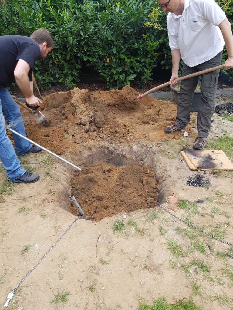 Mit Erde bedeckt.jpg