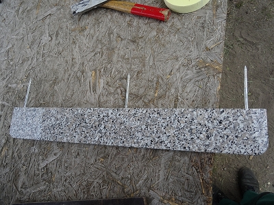 geniale Idee, Bank in die Dübel rein und fertig, war mir zu spät eingefallen, sonst hätte ich sie mit eingebunden