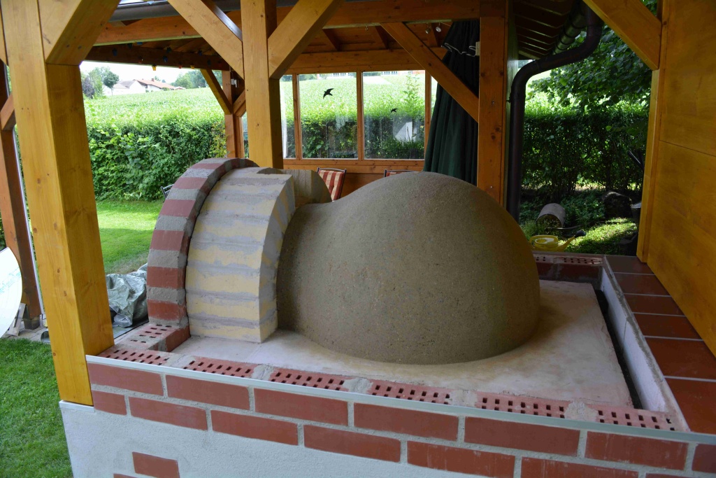 Die aus Sand modelierte Innenform der Kuppel. Eine Schablone leistete hier wertvolle Dienste