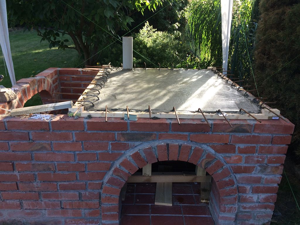 Die erste, untere Platte ist gegoßen.<br />(12cm stärke mit Q235 Stahlmatte)