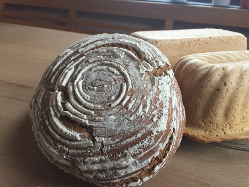 Roggenmischbrot und Toast