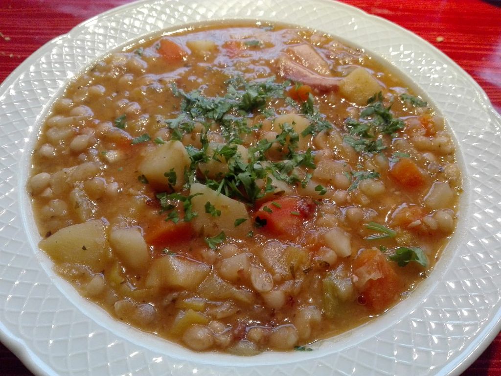 Bohneneintopf mit Speck03.jpg