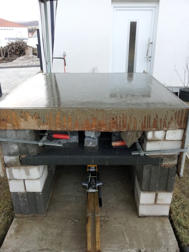 obere Platte gegossen,mit reichlich Stahl...