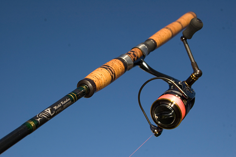 der Rutengriff besteht aus 320 einzeln zusammengeklebten Birkenrindenscheiben