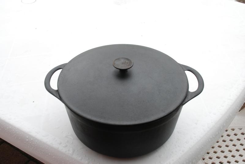 Der alte Gußtopf mit Deckel