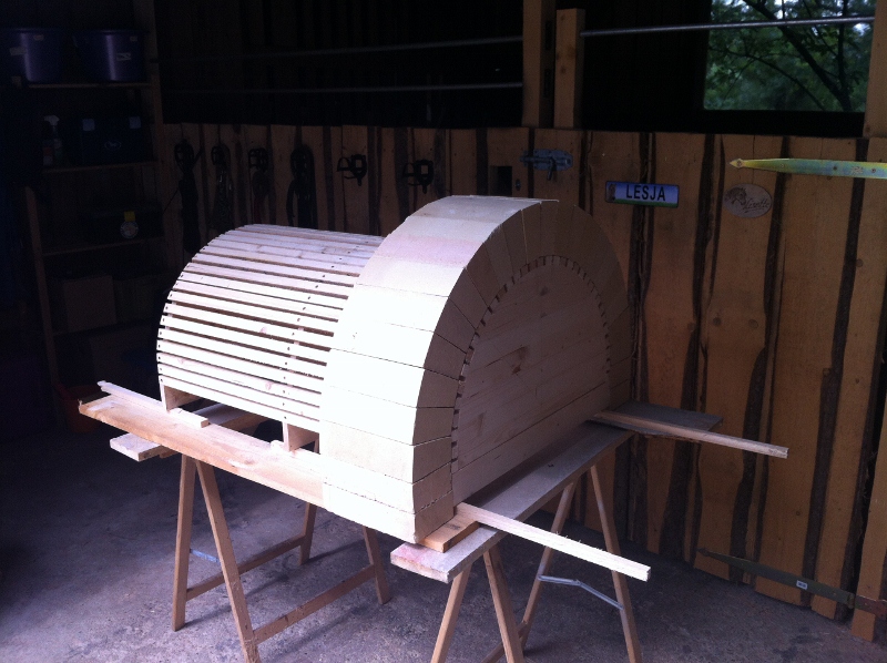 Erstes "Probeliegen" des Gewölbes