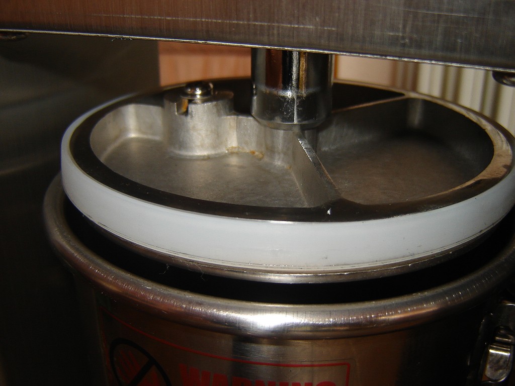 Druckplatte mit Dichtung und Entlüftungsventil