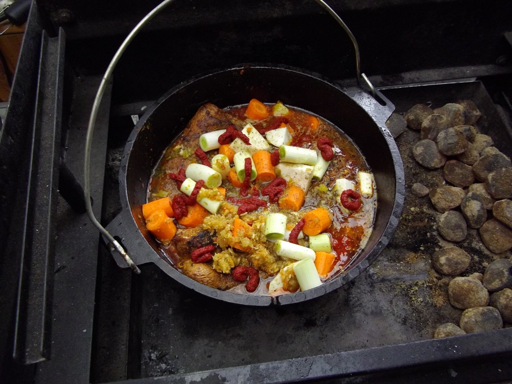 Den DOpf mit den zutaten füllen