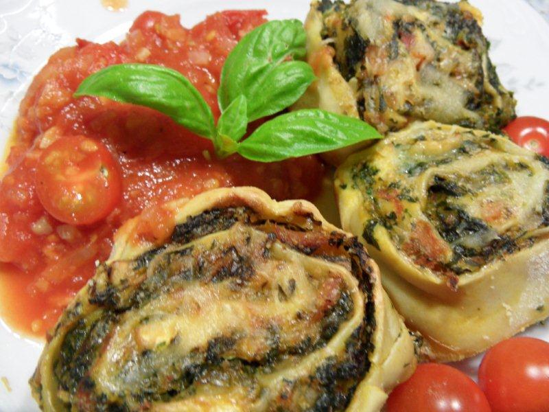 Pastarolle Mit Tomaten  Spinat und Ziegenkäse.jpg