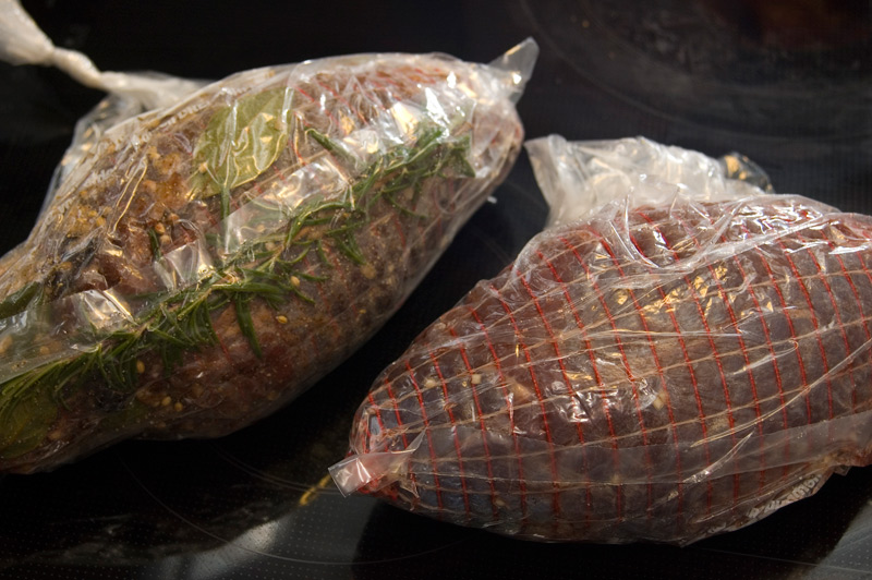 mit und ohne Gewürze eingetütet und zugeknotet